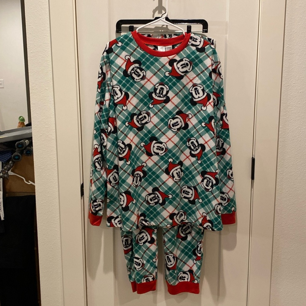Disney 100 Men’s Flannel Mickey Mouse Pajama Set.  Size‎ XLT